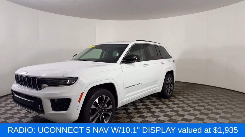 Used 2022 Jeep Grand Cherokee Overland w/ Luxury Tech Group IV AWD/4WD image 3