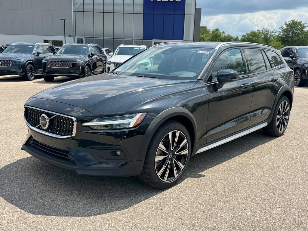 New 2026 Volvo V60 B5 Cross Country Ultra w/ Climate Package AWD/4WD image 1