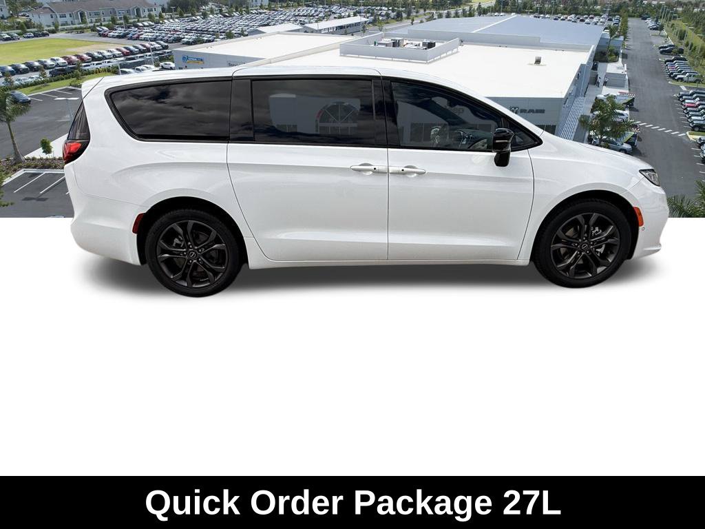 New 2026 Chrysler Pacifica Select FWD image 3