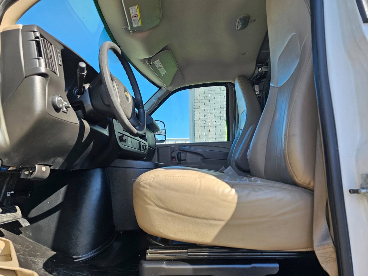 Used 2015 Chevrolet Express 2500 Extended RWD image 17