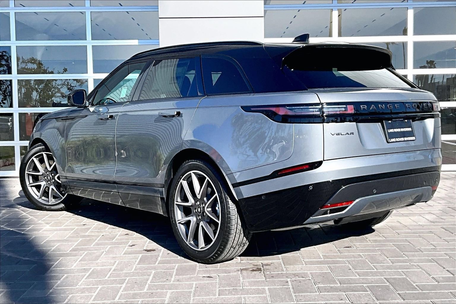 New 2026 Land Rover Range Rover Velar Dynamic SE image 3