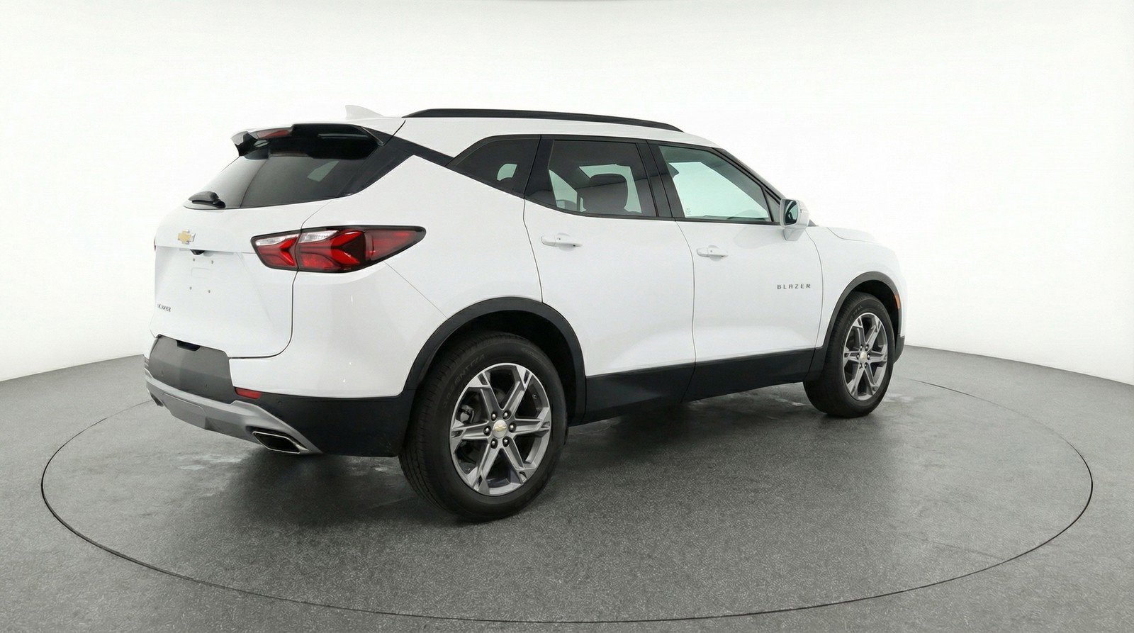 Used 2025 Chevrolet Blazer LT image 9