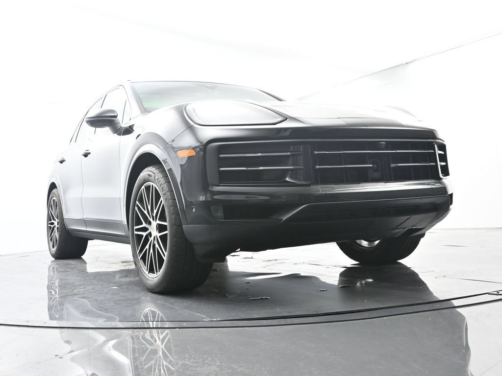 Certified 2025 Porsche Cayenne AWD/4WD image 52