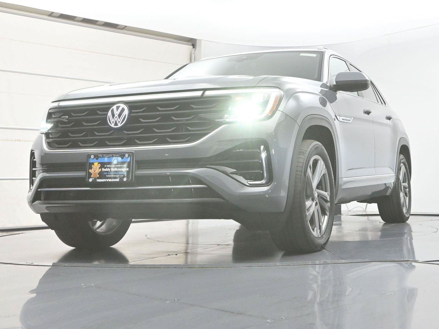 Certified 2024 Volkswagen Atlas Cross Sport SEL R-Line AWD/4WD image 30