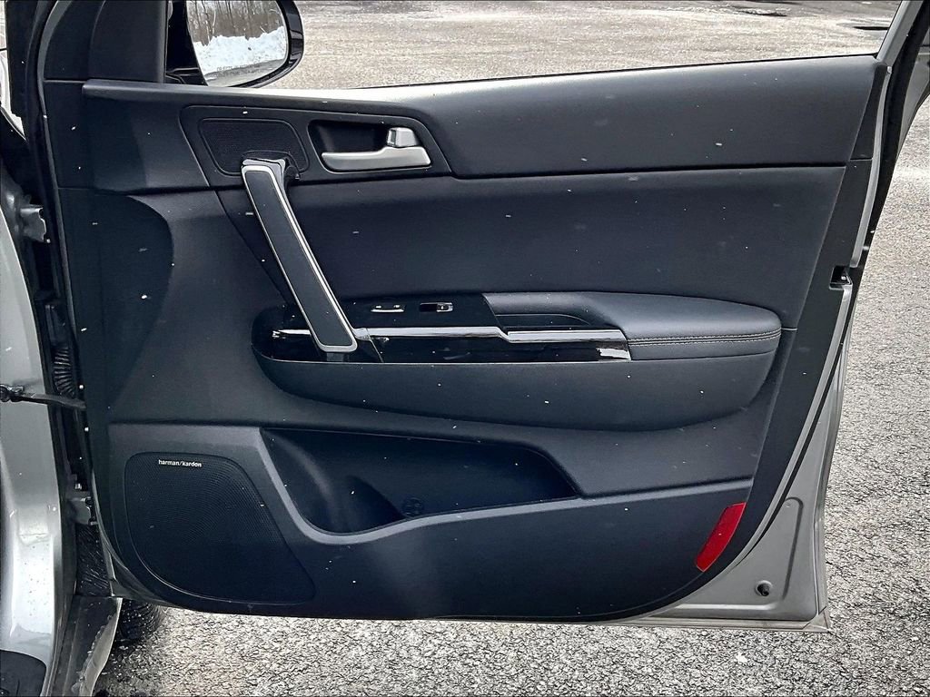 Used 2022 Kia Sportage EX w/ EX Technology Package image 12