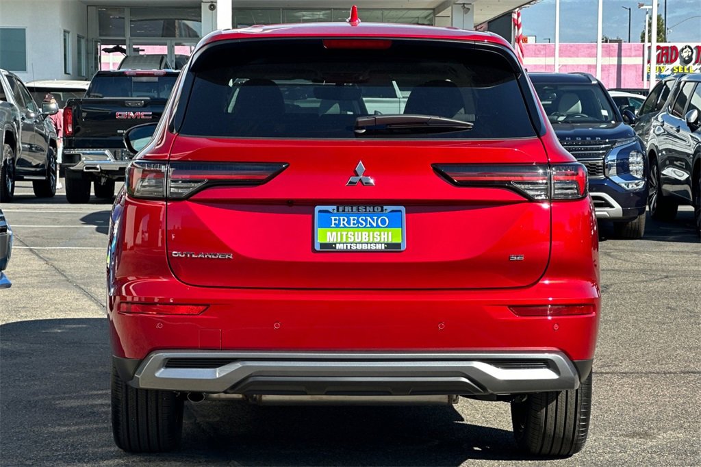 New 2025 Mitsubishi Outlander SE image 6