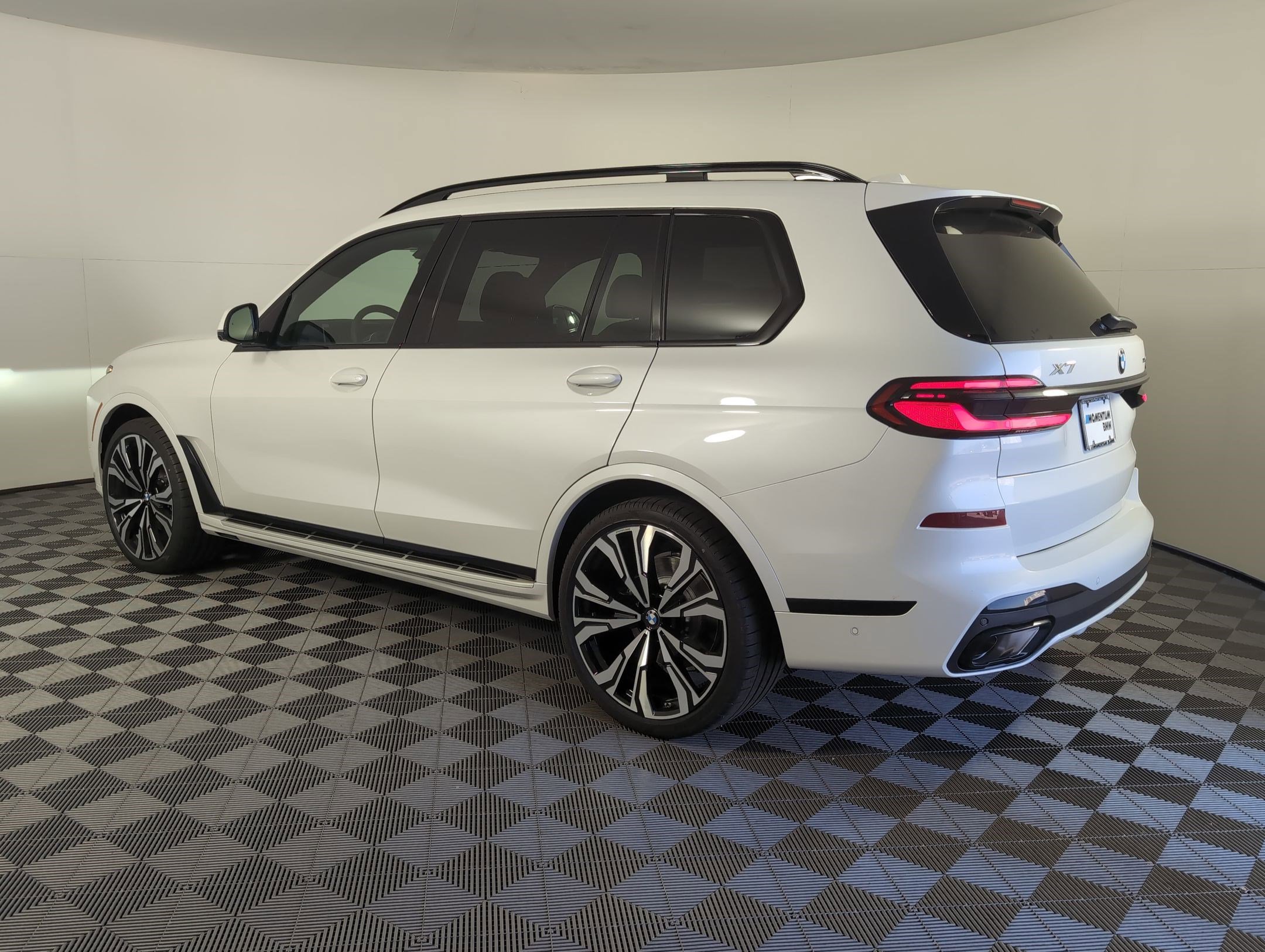 New 2026 BMW X7 xDrive40i w/ Executive Package image 3