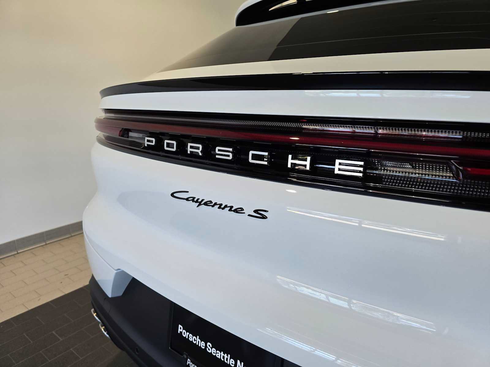 New 2025 Porsche Cayenne S AWD/4WD image 17