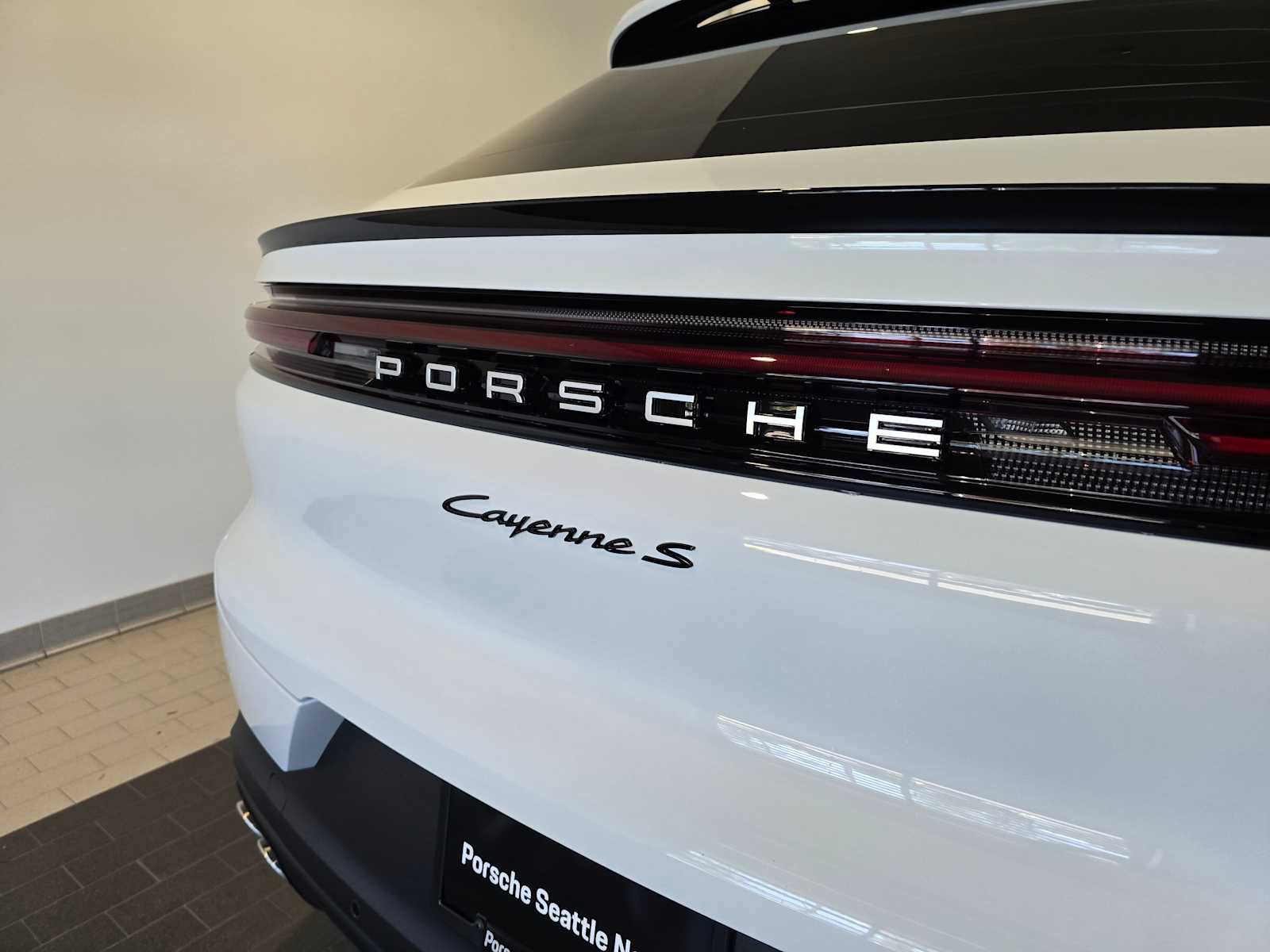 New 2025 Porsche Cayenne S AWD/4WD image 17