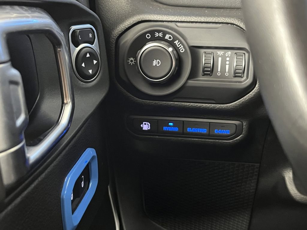 Used 2022 Jeep Wrangler Unlimited Sahara image 25