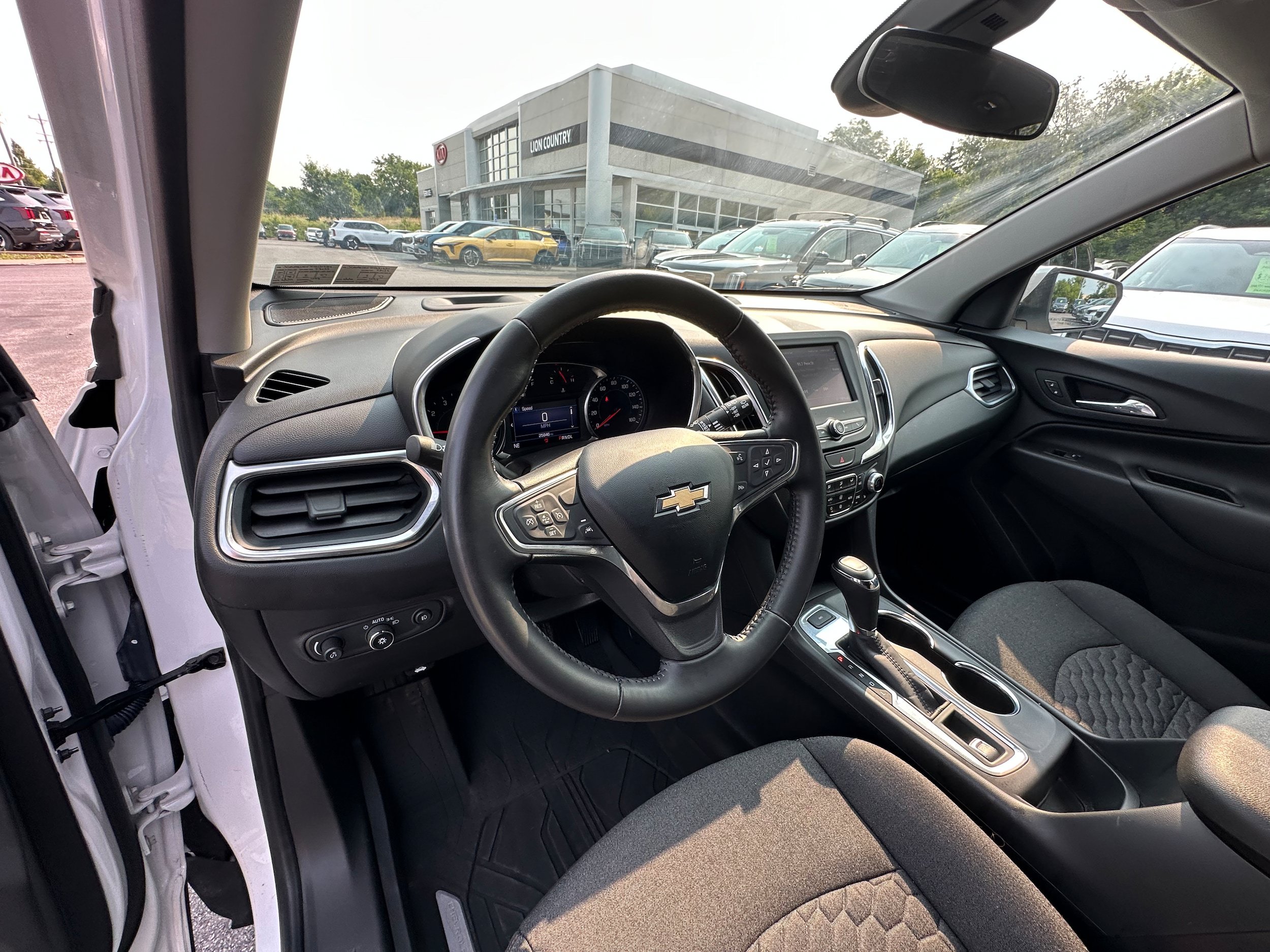 Used 2021 Chevrolet Equinox LT AWD/4WD image 23