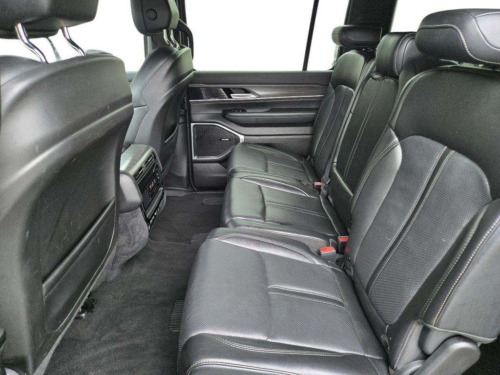 Used 2024 Jeep Wagoneer L Series II w/ Flexible Seating Group RWD image 18