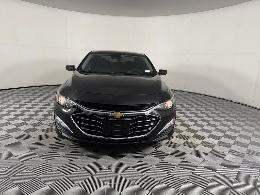 Used 2025 Chevrolet Malibu LT FWD image 2