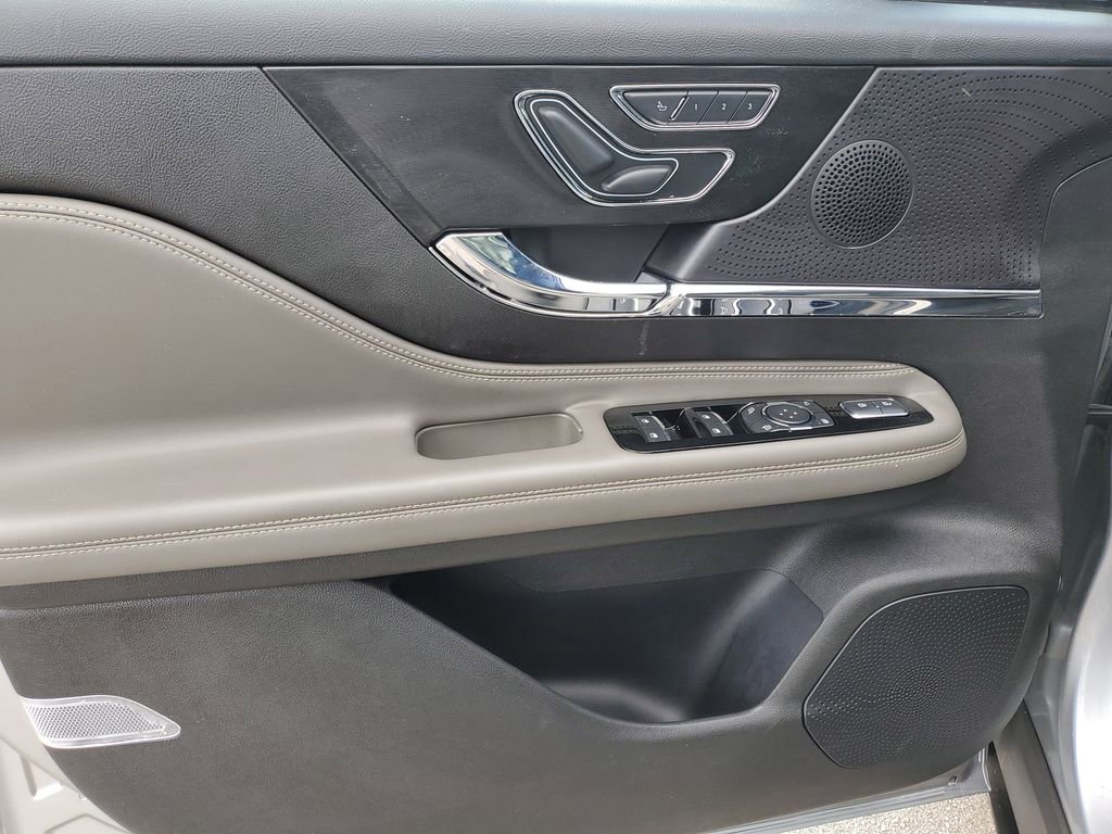 Certified 2023 Lincoln Corsair Reserve AWD/4WD image 17
