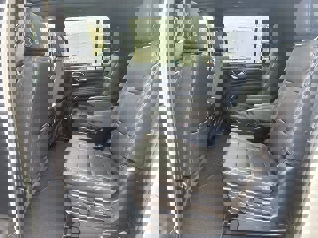 Used 2022 Chevrolet Suburban LT w/ LT Signature Plus Package image 26