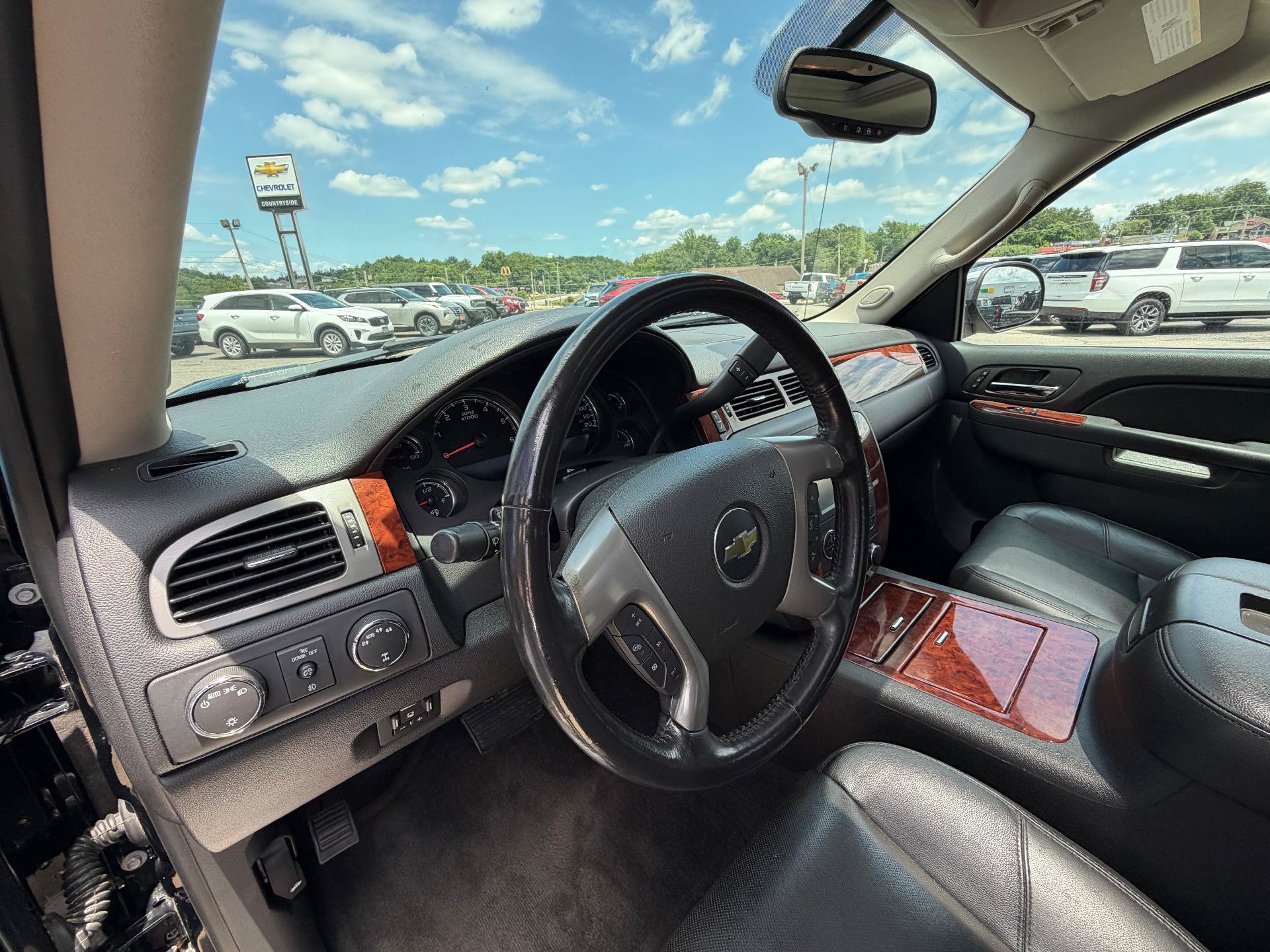 Used 2013 Chevrolet Avalanche LTZ AWD/4WD image 10