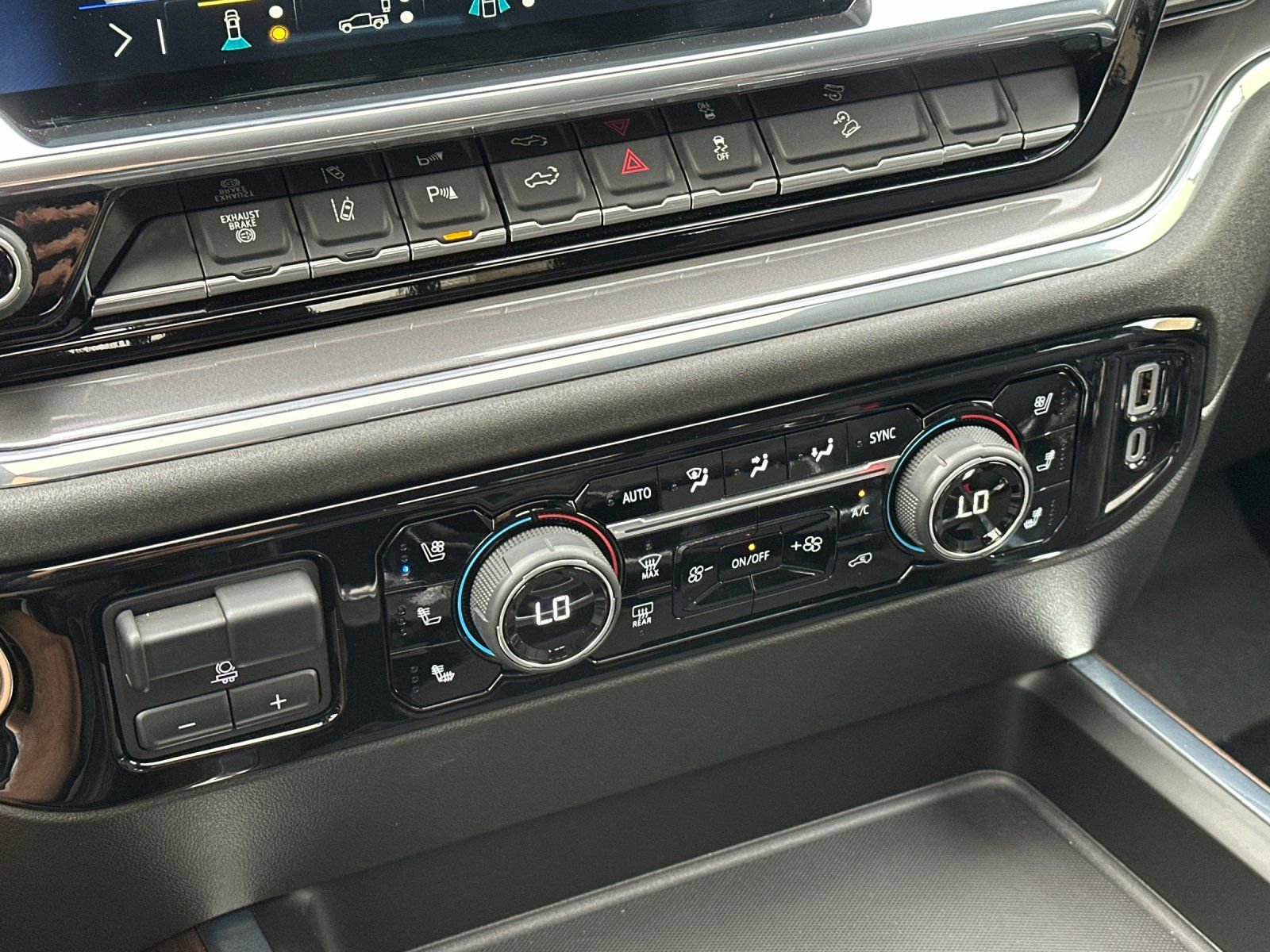 Used 2024 Chevrolet Silverado 2500 High Country w/ Max Trailering Package image 20