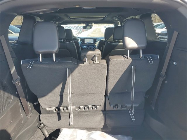 New 2026 Chrysler Pacifica Limited w/ Uconnect Theater Family Group image 38
