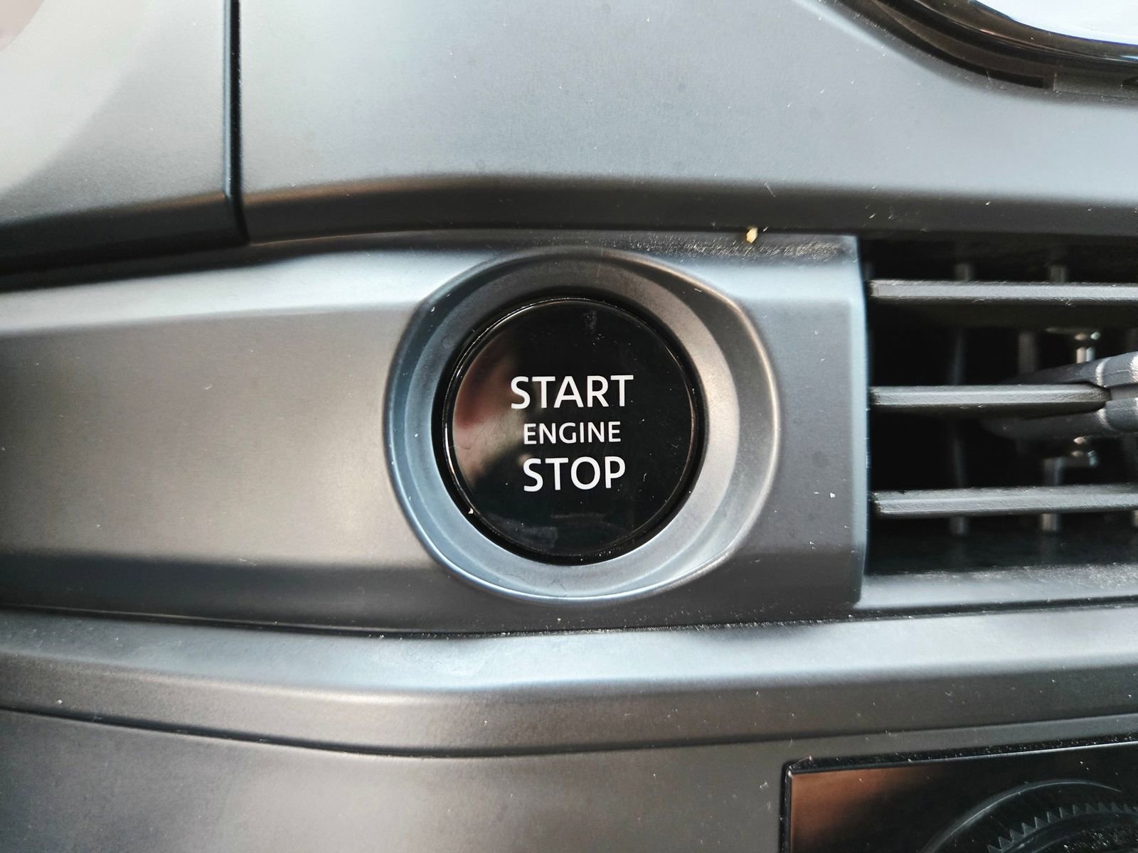 Used 2025 Nissan Pathfinder S FWD image 20