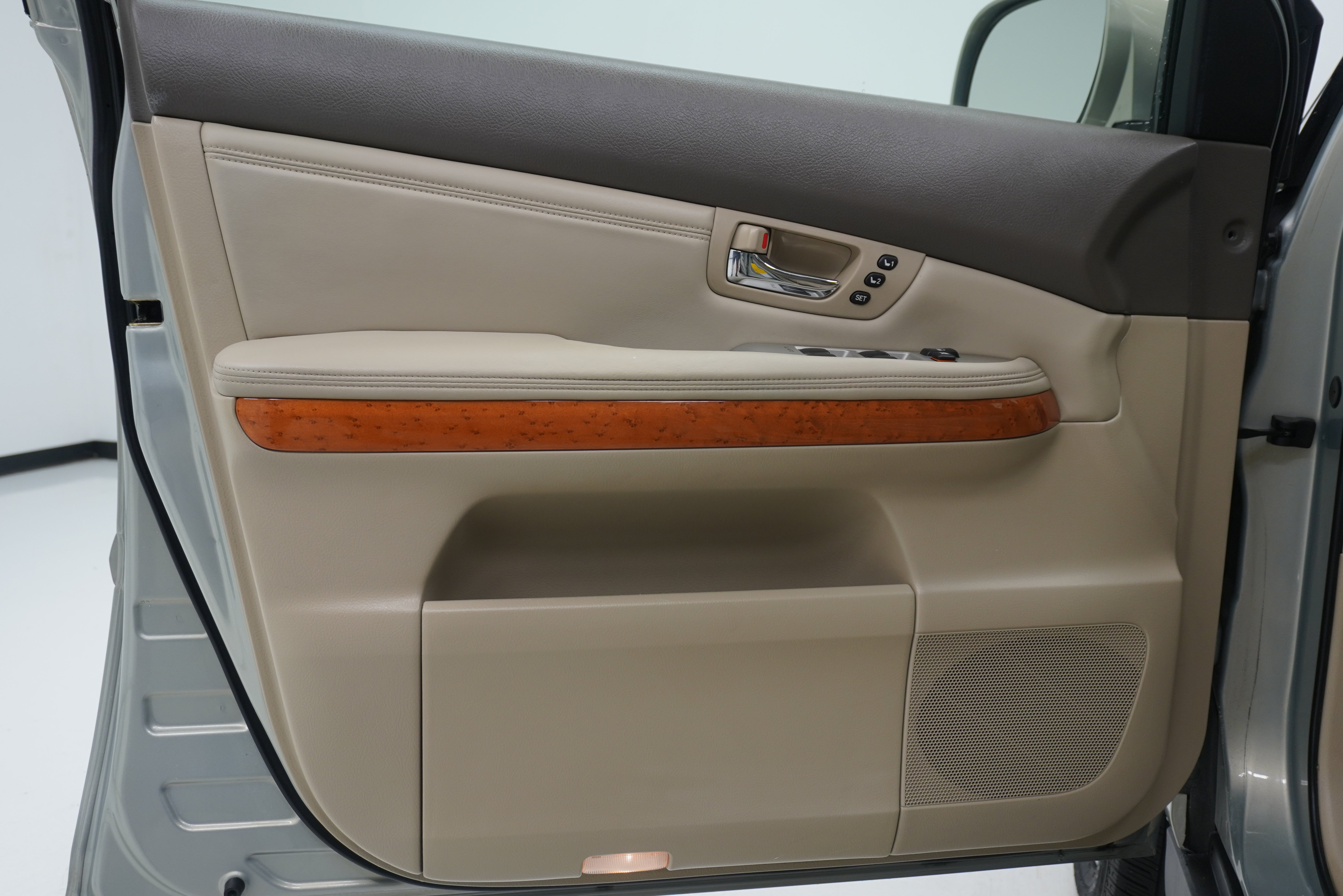 Used 2004 Lexus RX 330 FWD image 13