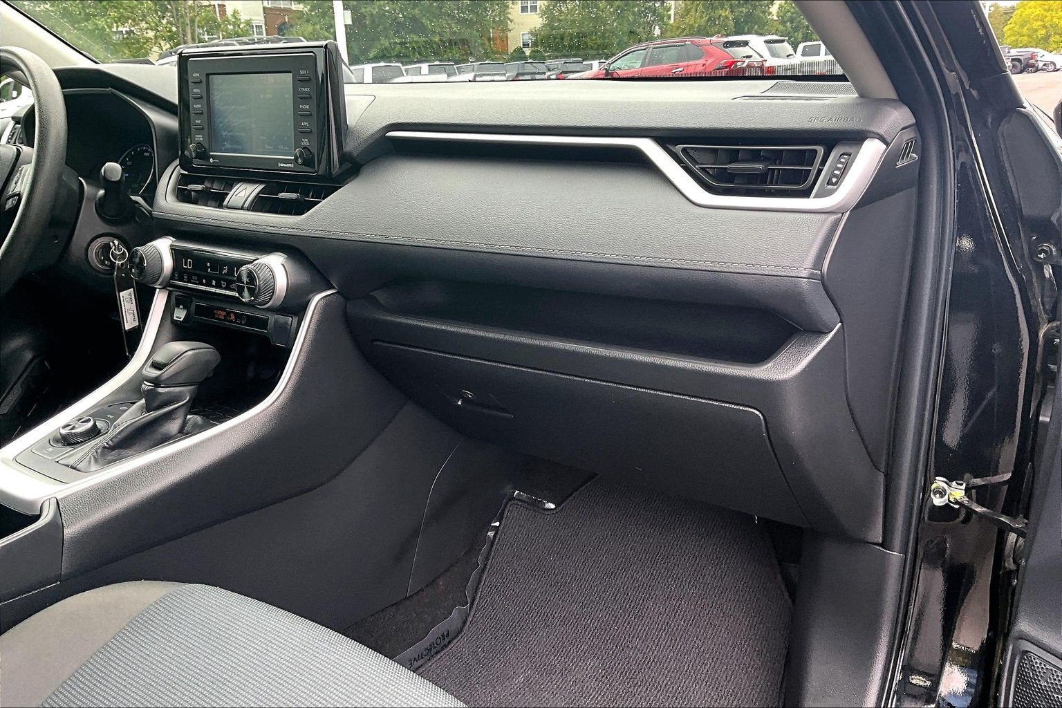 Used 2022 Toyota RAV4 LE AWD/4WD image 15