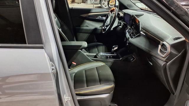 Used 2025 Chevrolet TrailBlazer ACTIV image 33