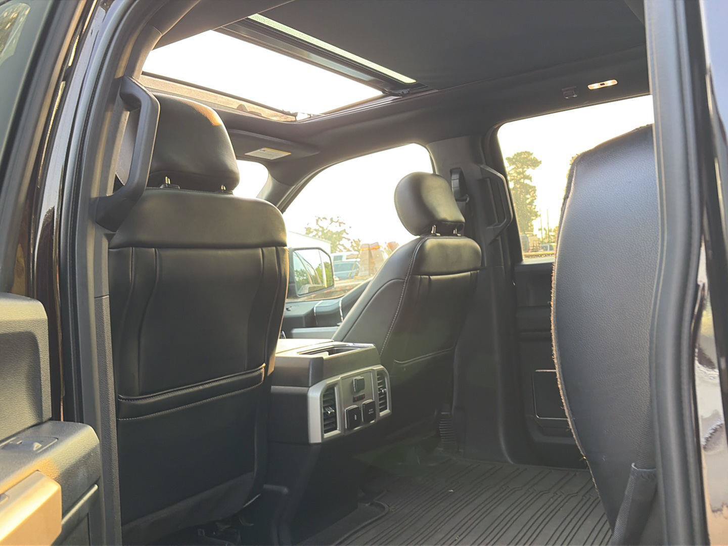 Used 2018 Ford F150 Lariat w/ Equipment Group 502A Luxury AWD/4WD image 3