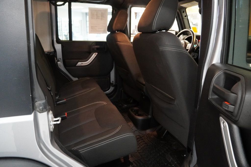 Used 2014 Jeep Wrangler Unlimited Rubicon w/ Connectivity Group image 24