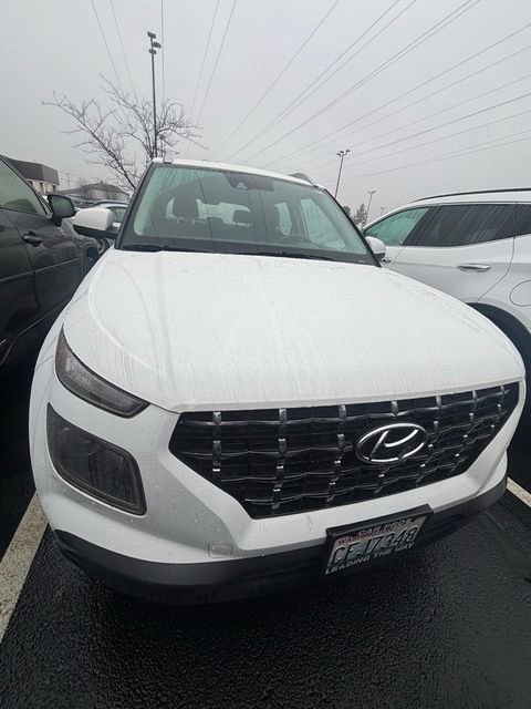 Used 2022 Hyundai Venue SEL image 2