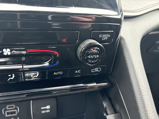 Used 2024 Jeep Grand Cherokee Laredo X image 34