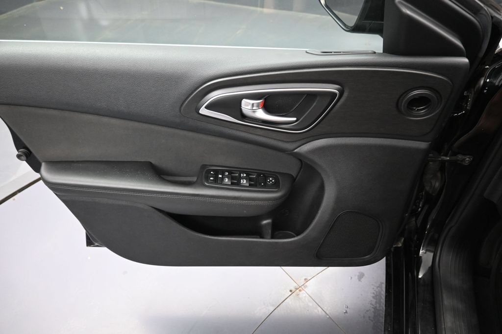 Used 2016 Chrysler 200 Limited w/ Anniversary Edition FWD image 26
