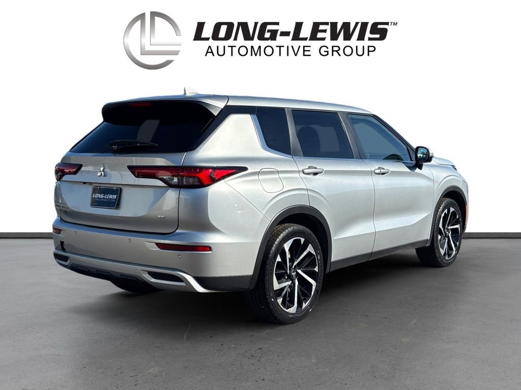 Used 2023 Mitsubishi Outlander SE Black Edition image 5