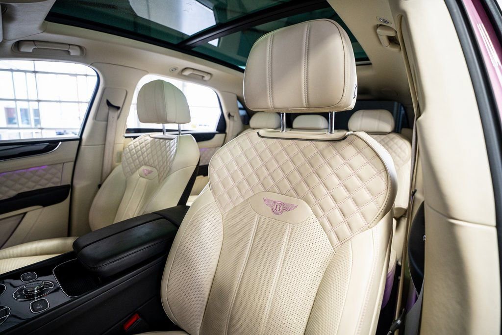 Used 2021 Bentley Bentayga image 40
