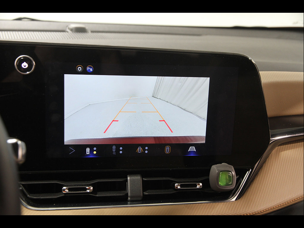Used 2025 Chevrolet Equinox ACTIV w/ Safety and Technology Package FWD image 13