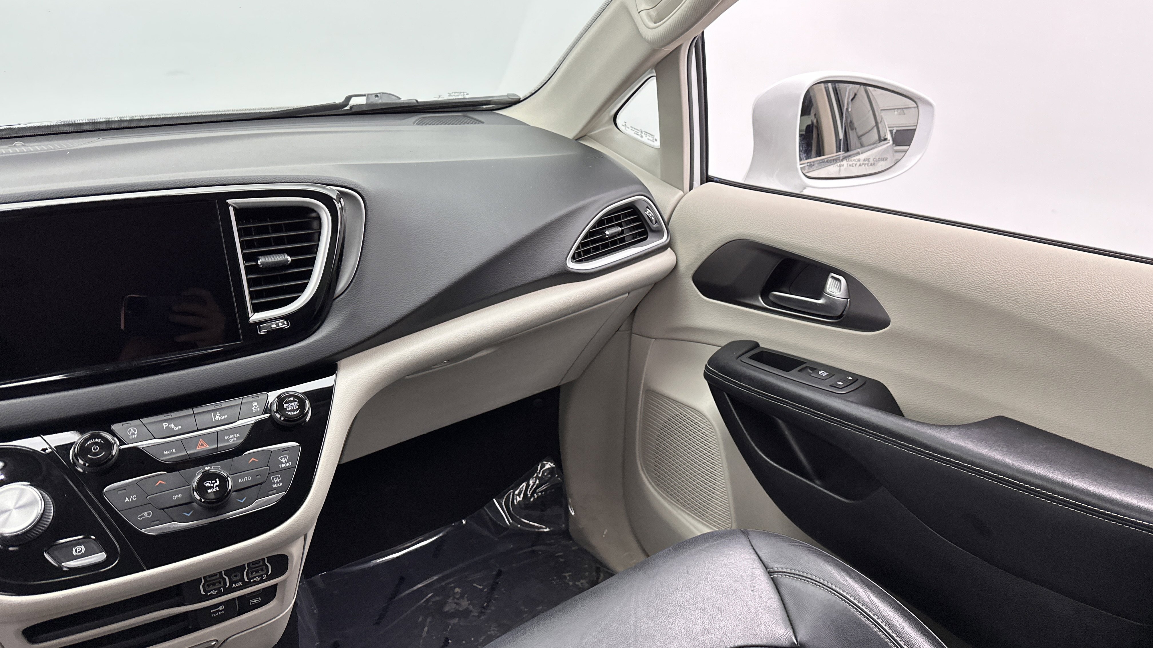 Used 2022 Chrysler Pacifica Touring-L FWD image 26
