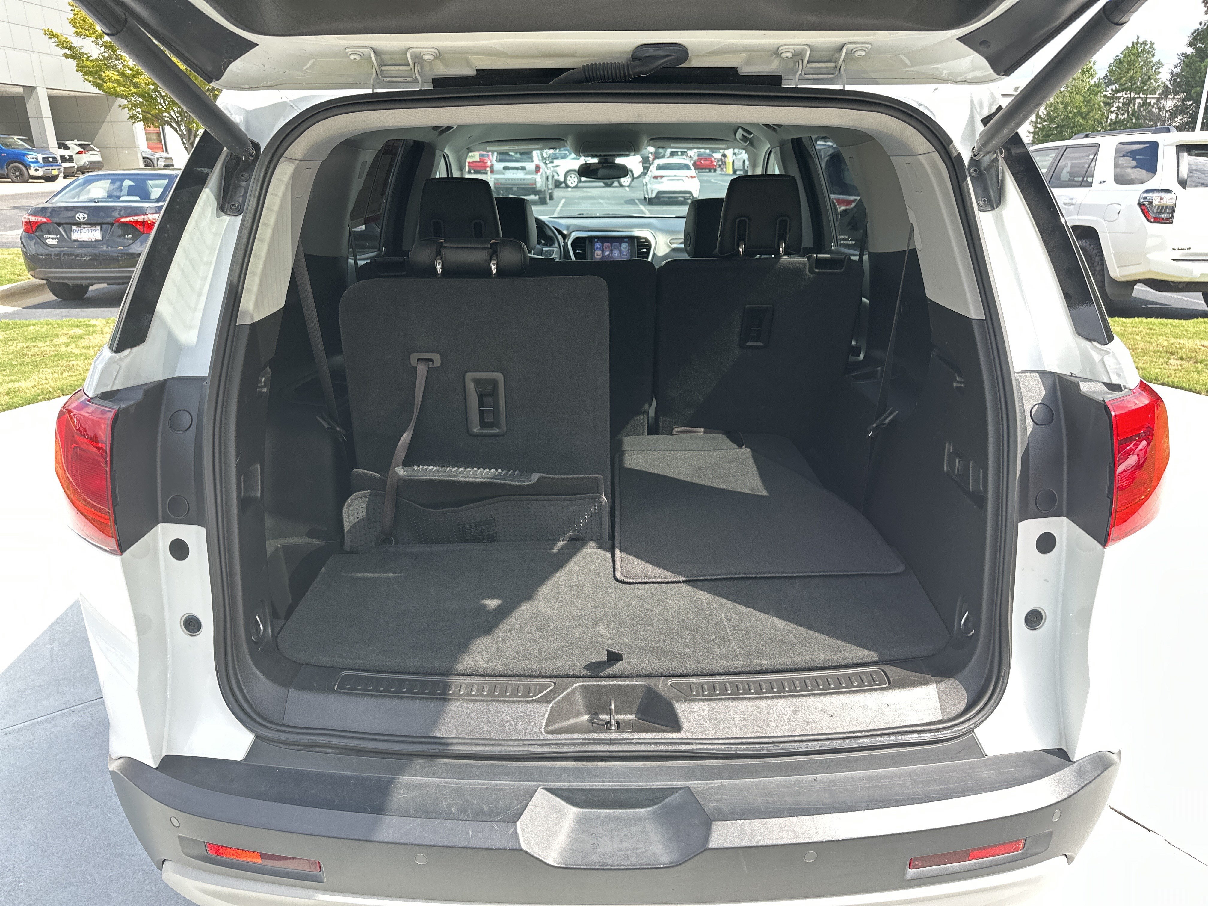 Used 2018 GMC Acadia SLT FWD image 34