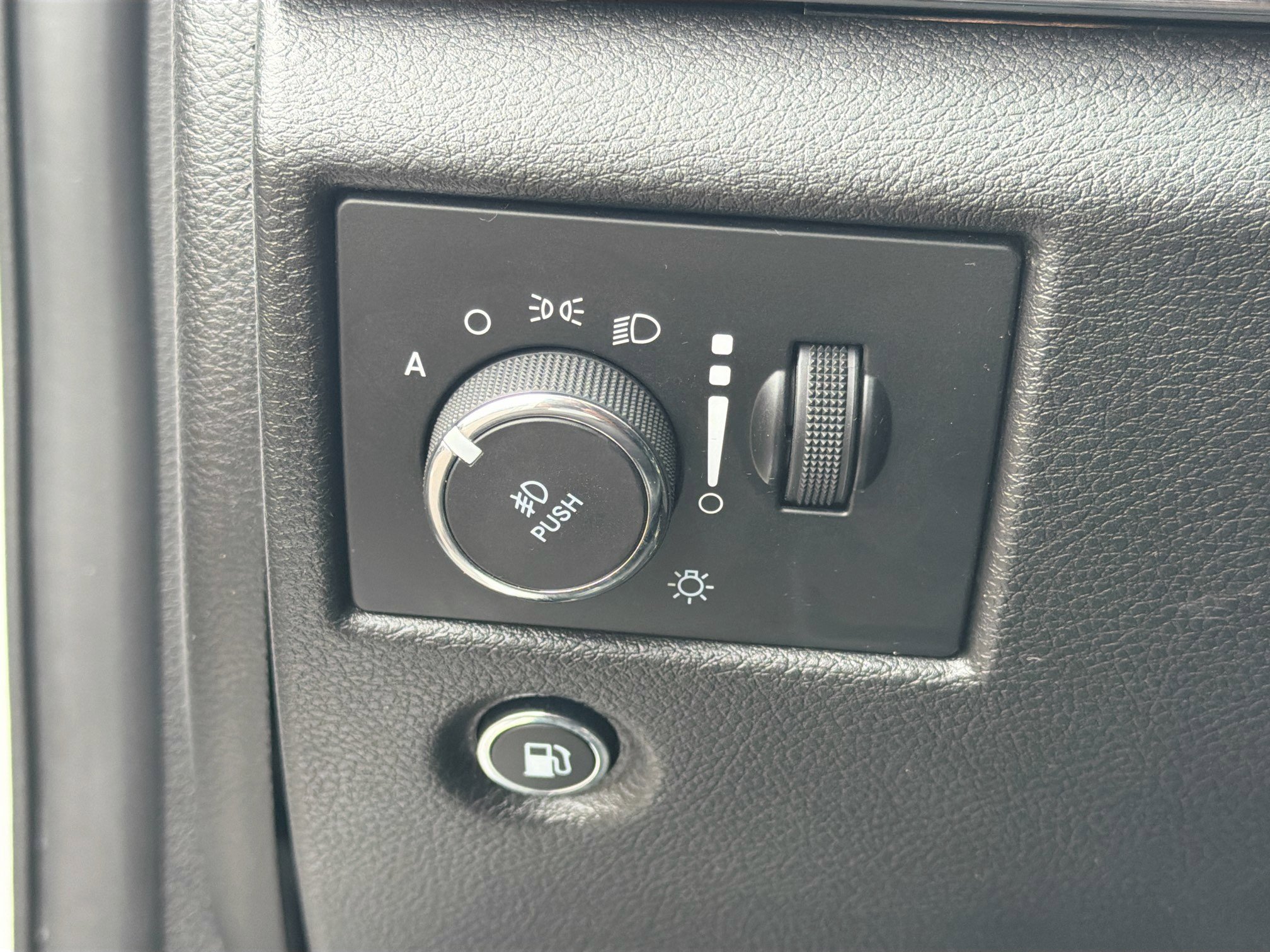 Used 2020 Jeep Grand Cherokee Overland image 33