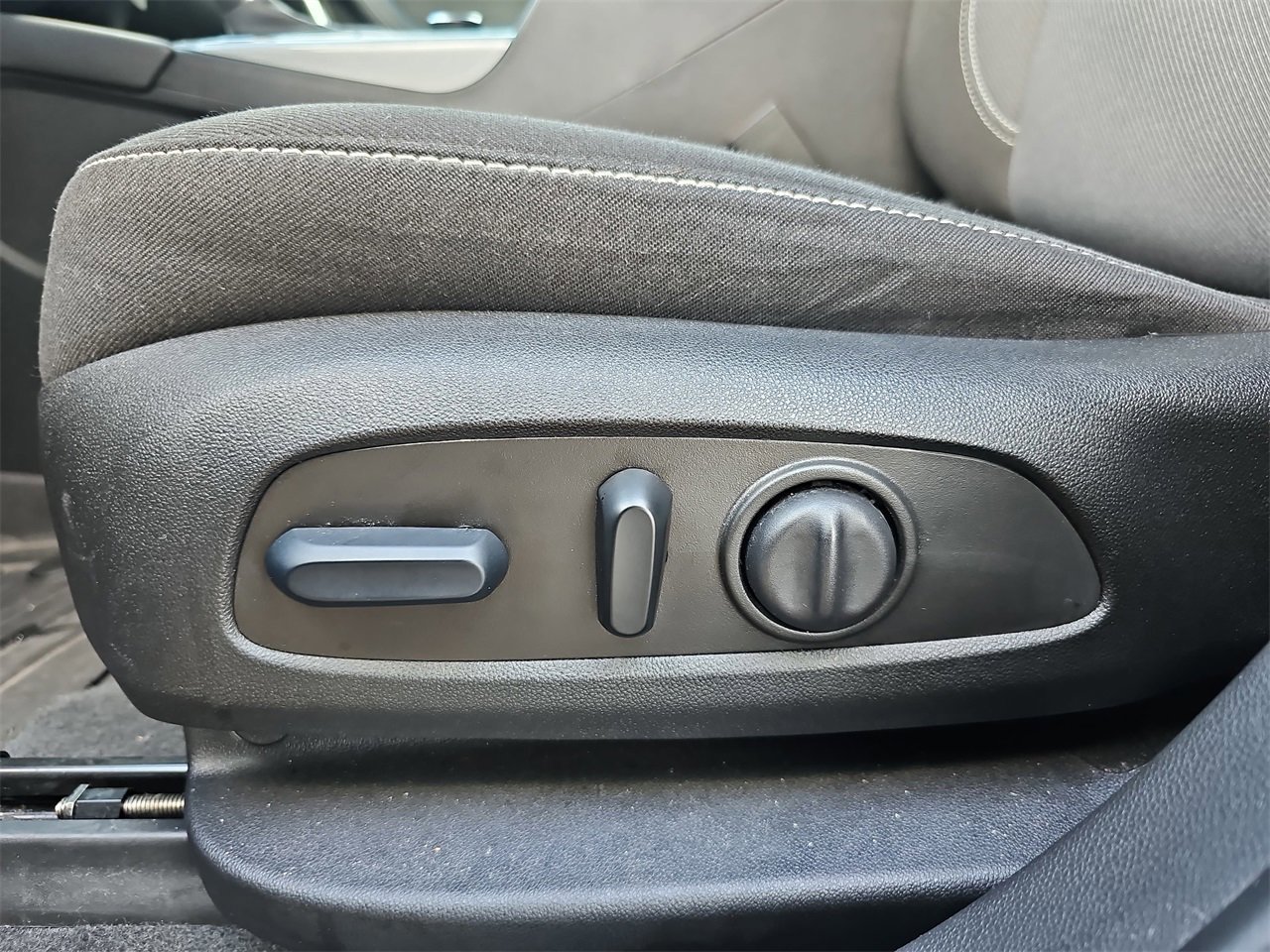 Certified 2023 Chevrolet Blazer LT w/ Convenience Package image 32