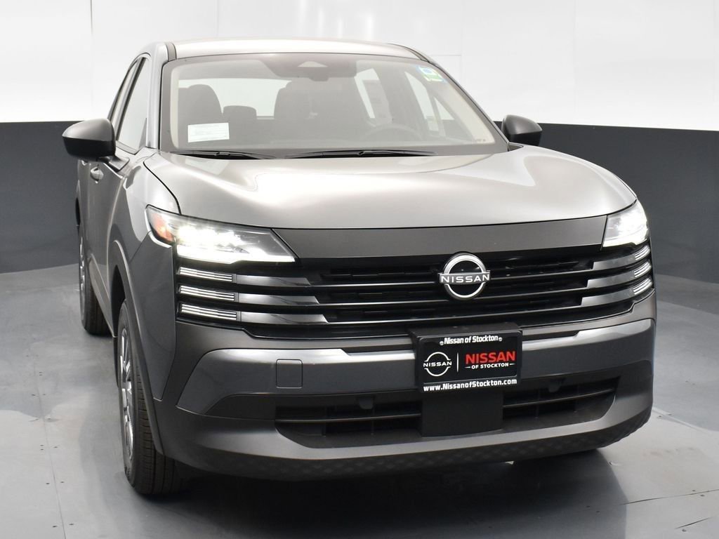 Used 2025 Nissan Kicks S image 2