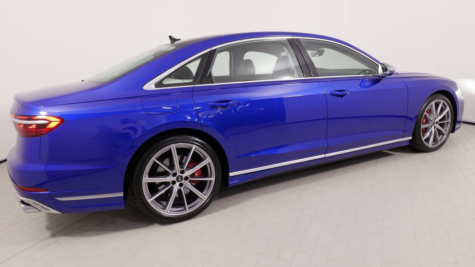Used 2023 Audi S8 w/ S8 Comfort Plus Package image 10