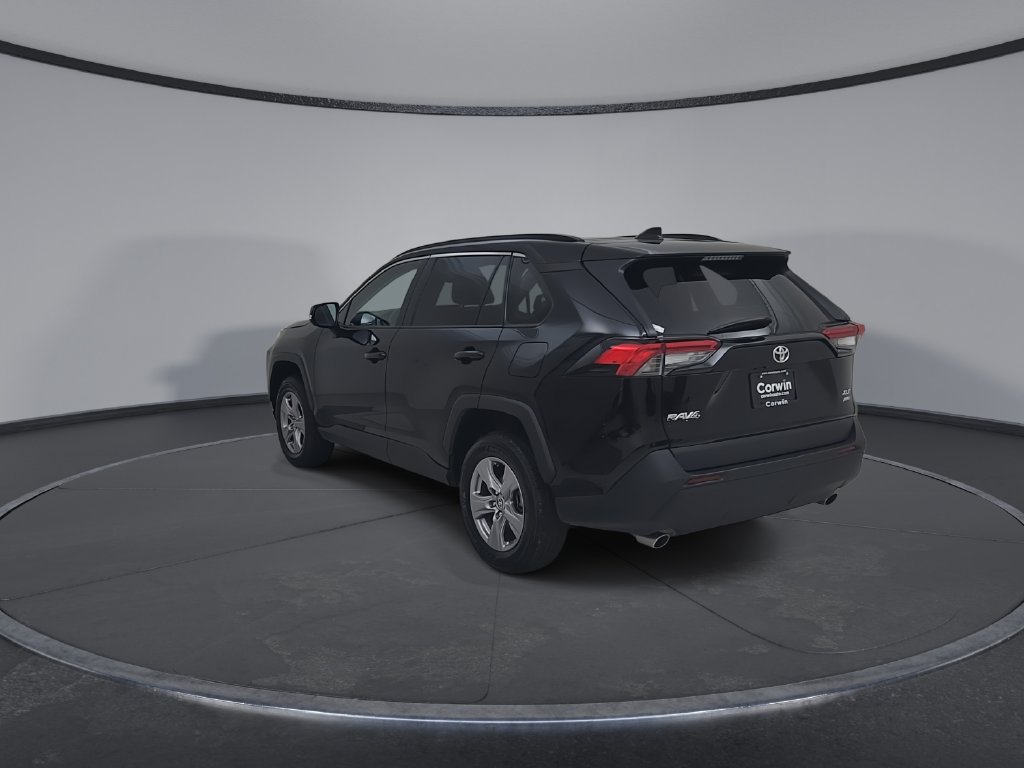Used 2025 Toyota RAV4 XLE AWD/4WD image 12