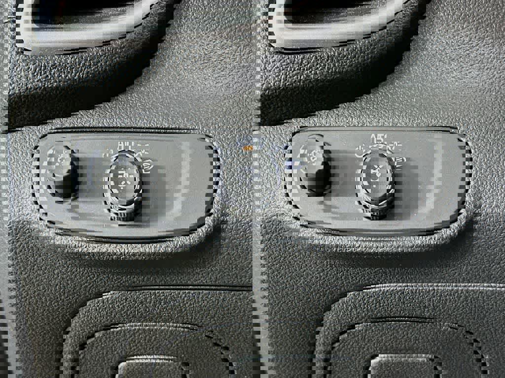 Used 2021 Chevrolet Trax LT w/ Driver Confidence Package image 26