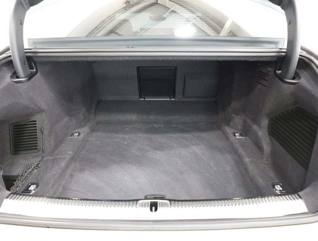 Used 2023 Audi S8 w/ S8 Comfort Plus Package AWD/4WD image 28