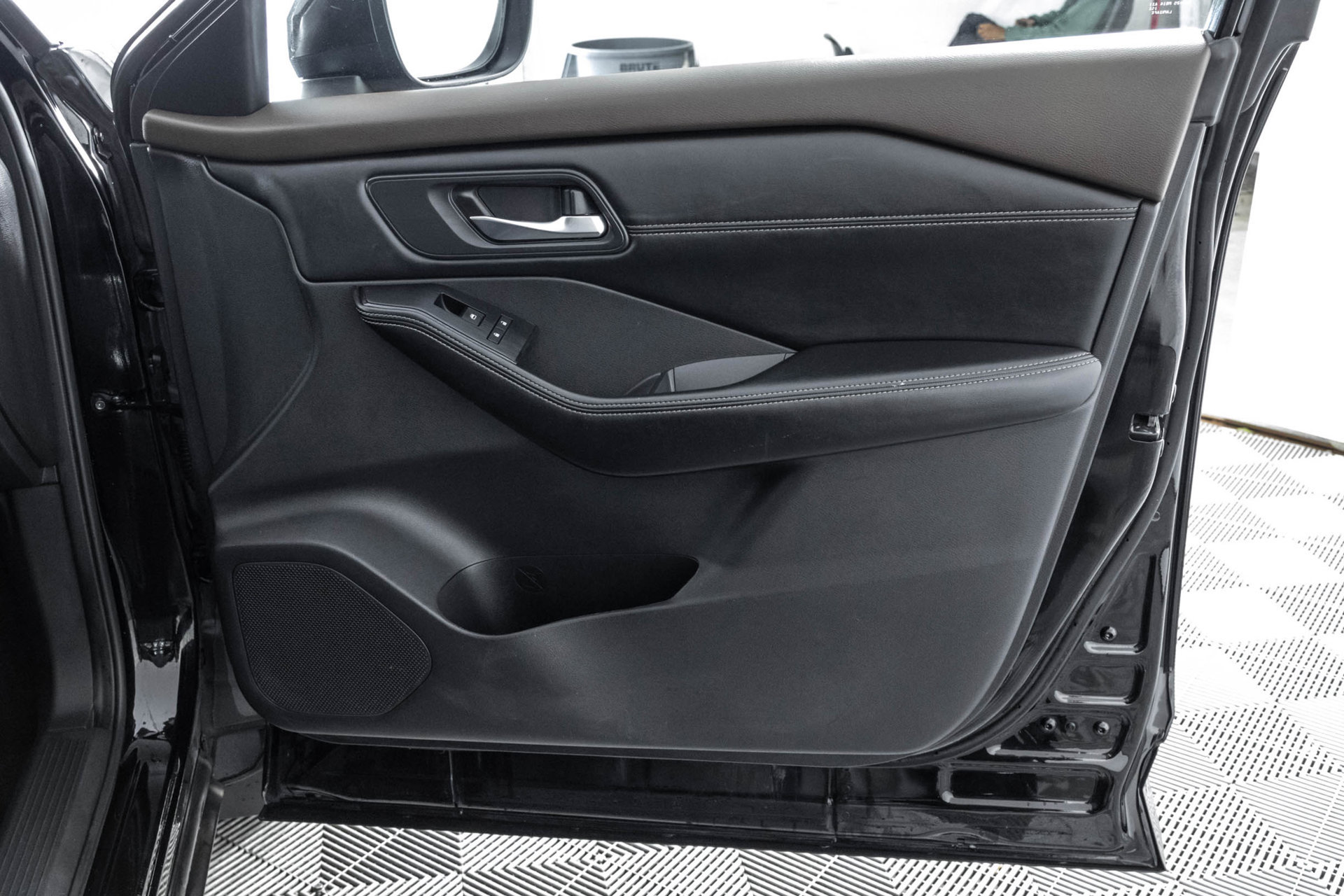Used 2023 Nissan Rogue SV w/ SV Premium B Package AWD/4WD image 45