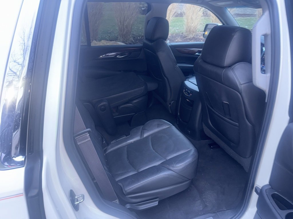 Used 2015 Cadillac Escalade Luxury image 8