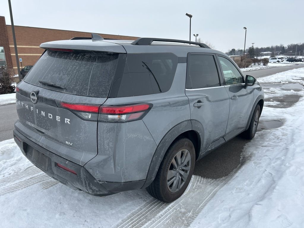 Used 2024 Nissan Pathfinder SV image 3