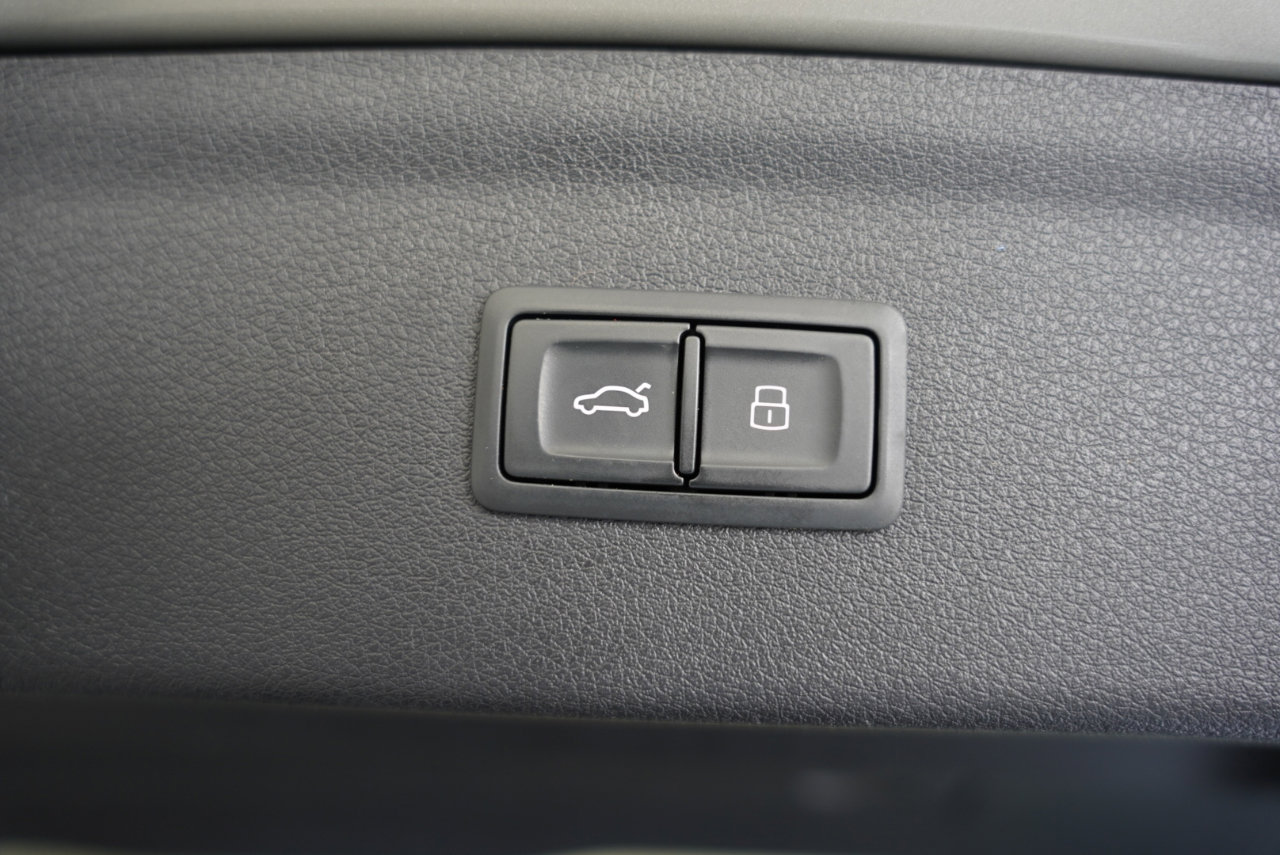 Used 2018 Audi Q3 2.0T Premium w/ Convenience Package image 47