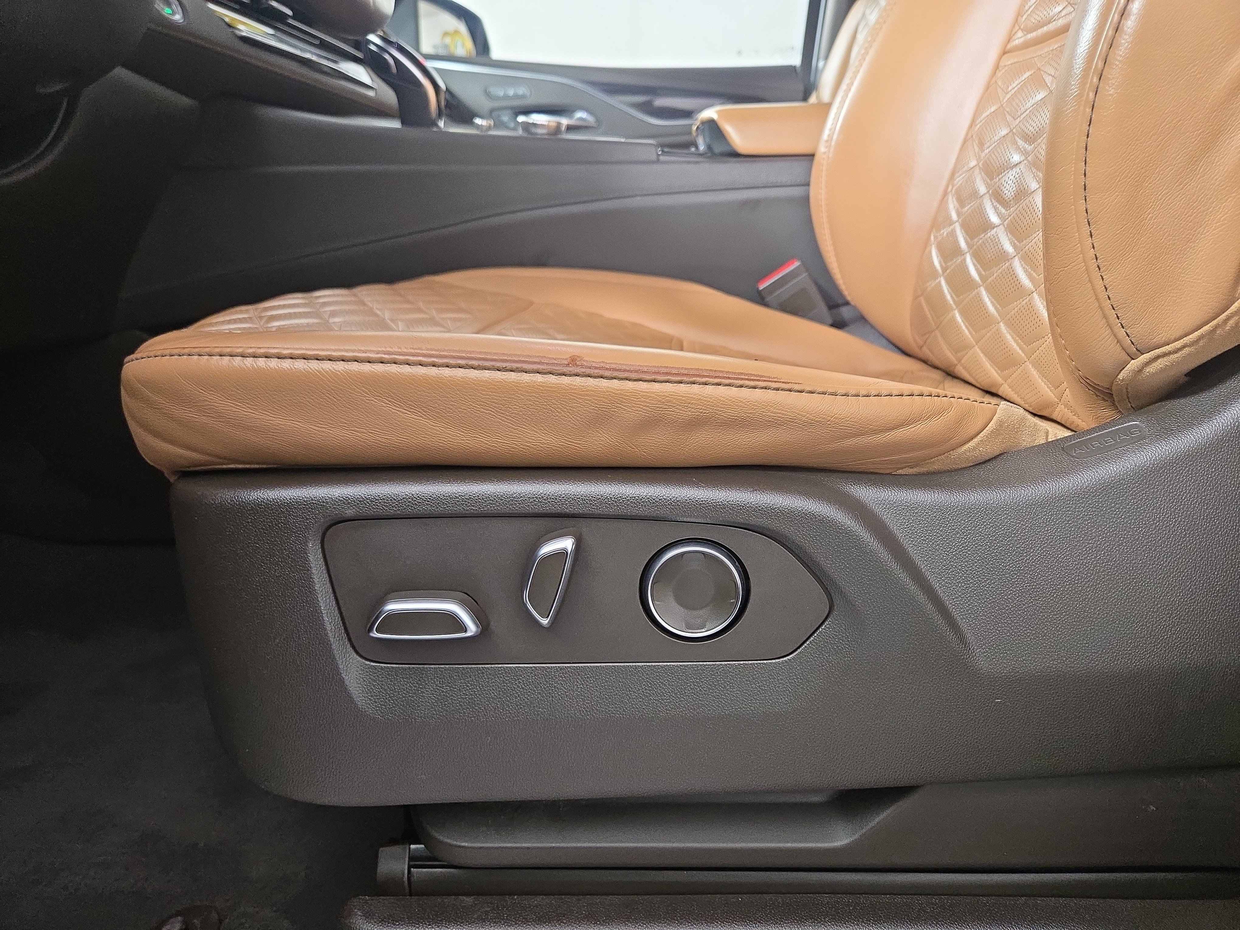 Certified 2022 Cadillac Escalade Sport w/ Touring Package image 33