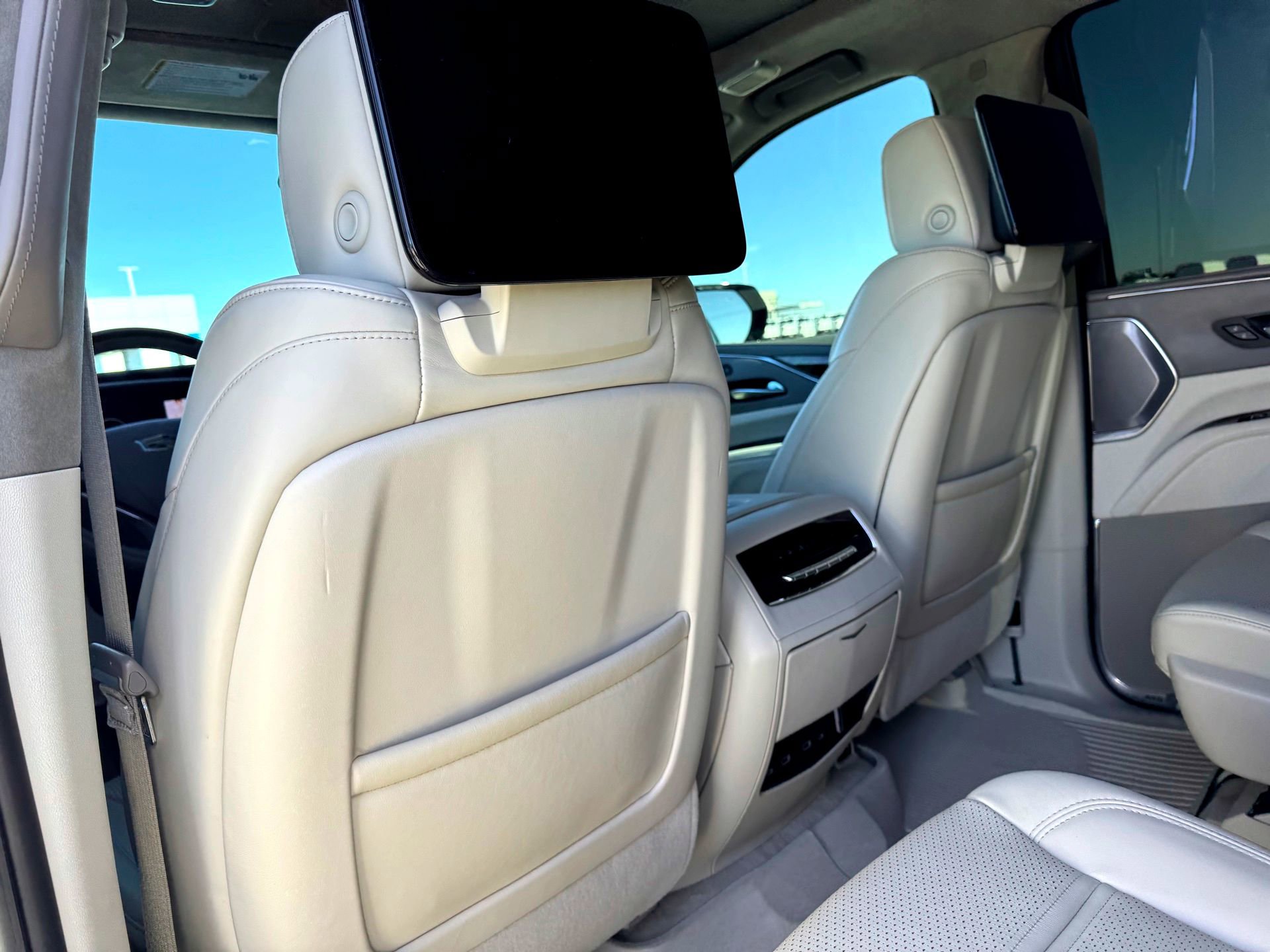 Used 2023 Cadillac Escalade Sport Platinum w/ Heavy-Duty Trailer Package image 23