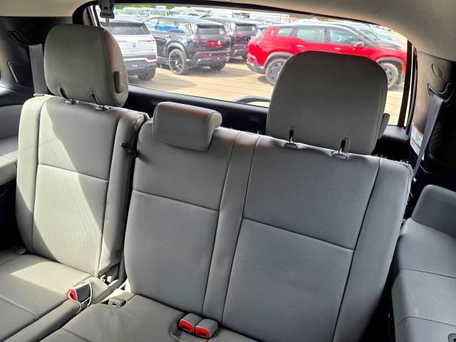 Used 2015 Toyota Sequoia Platinum AWD/4WD image 39